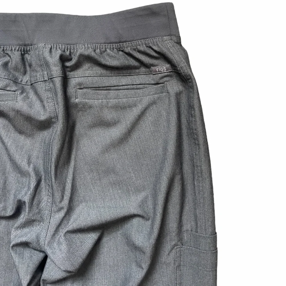 Figs Leon™ Three-Pocket Scrub Top and Axim™ Cargo Scrub Pants